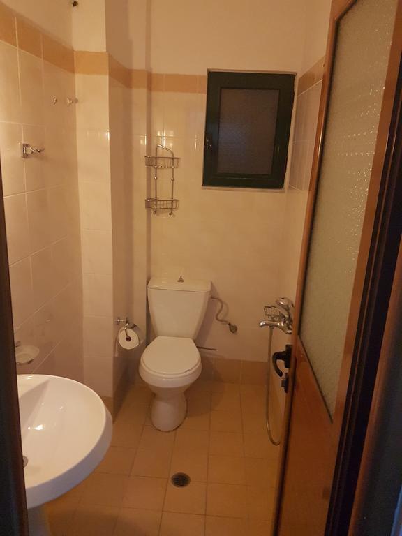 Perla Hotel Saranda Exterior photo